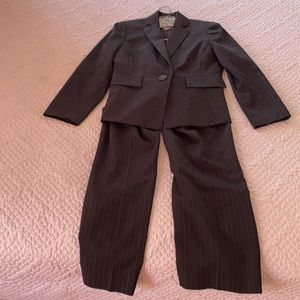 Kasper women’s suit (jacket and pants)  4P